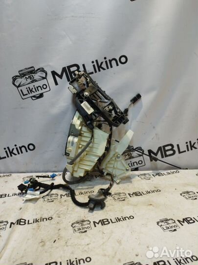 Замок двери задний правый Mercedes S-Class W221