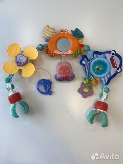 Дуга с игрушками