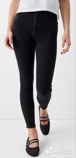 Джинсы женские Bershka