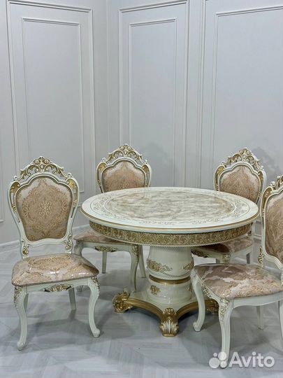 Стол и стулья в гостиную. В наличии