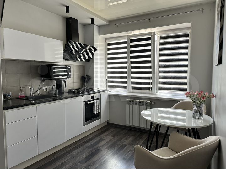 2-к. квартира, 50 м², 1/3 эт.