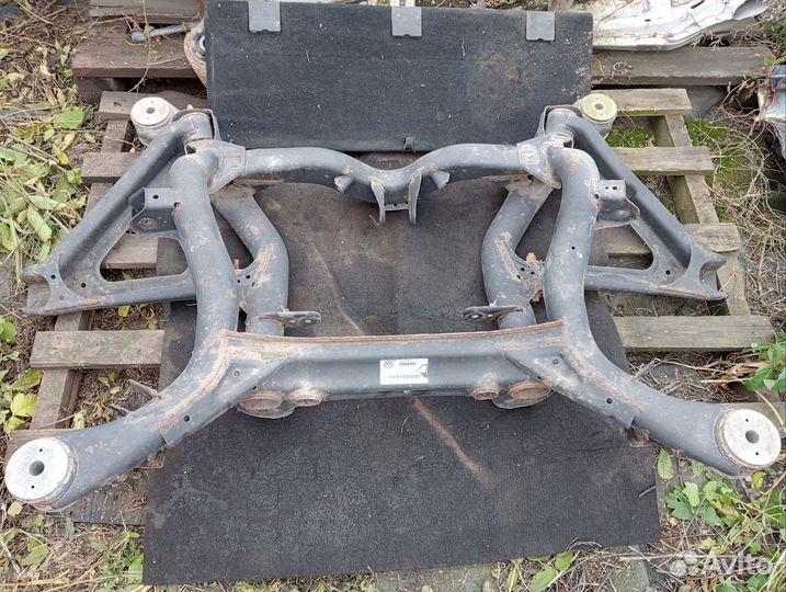 Подрамник задний Volkswagen Touareg 7L