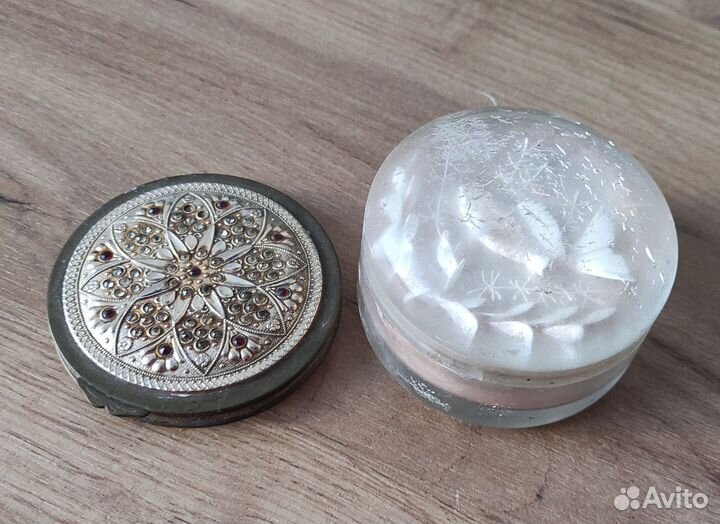 Винтажная пудреница