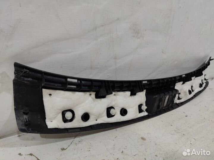 Накладка замка багажника Hyundai Santa Fe 3 2012