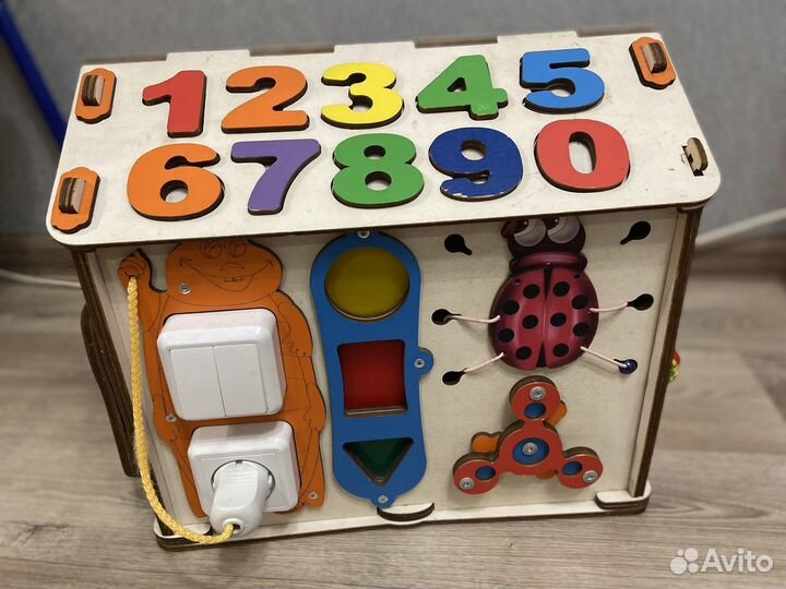 Бизиборд домик