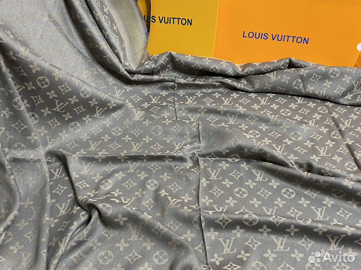 Шелковый платок Louis Vuitton