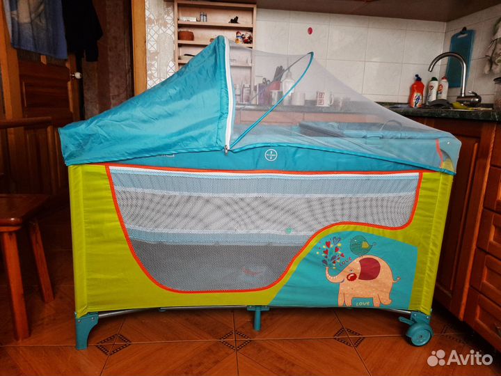 Манеж-кровать складывается в сумку