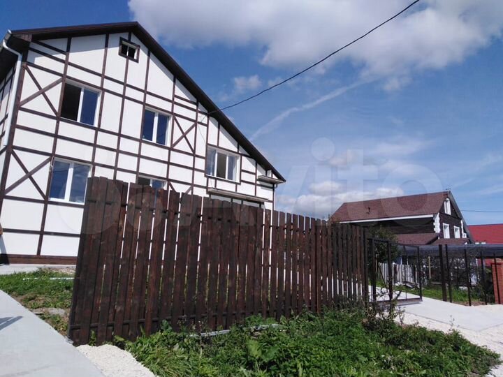 Коттедж 240 м² на участке 12 сот.