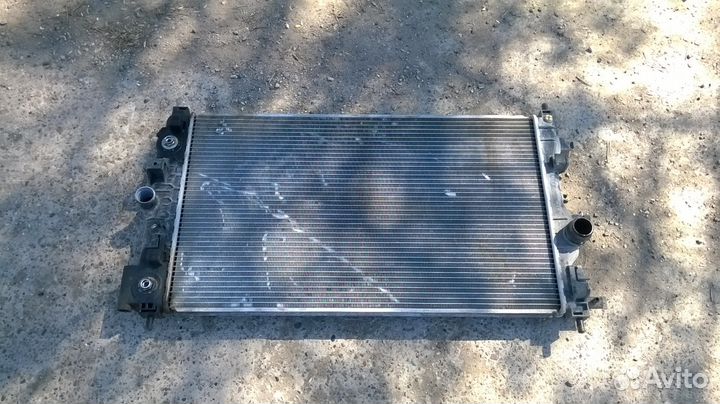 Радиатор охлаждения opel astra J (АКПП)