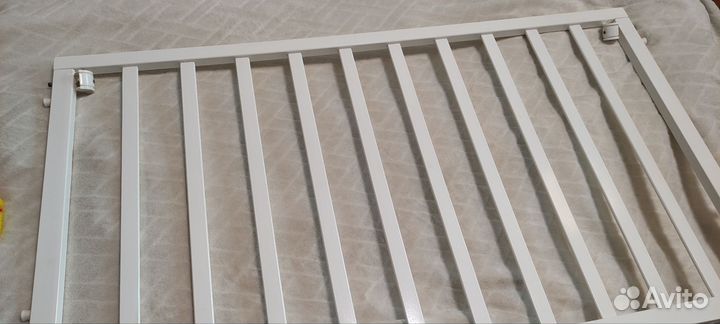 Детская кроватка с маятником