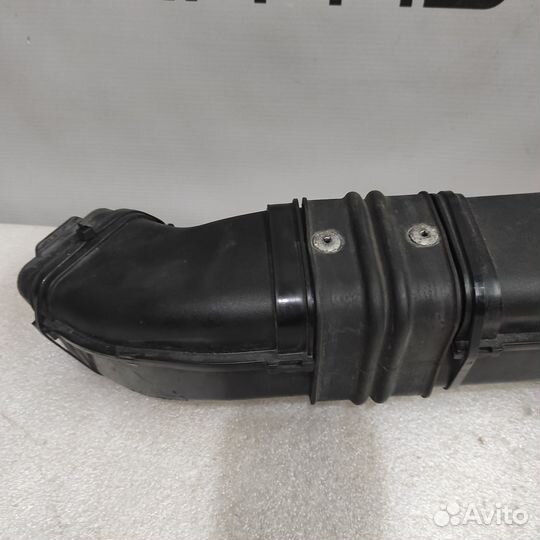 Воздухозаборник Mitsubishi Citroen Peugeot 2.2 HDi