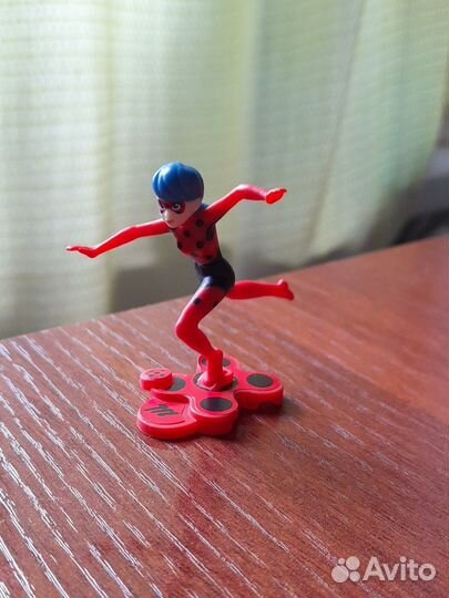 Киндер игрушки леди баг