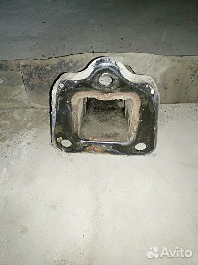 Усилитель заднего бампера BMW e92