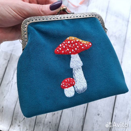 Кошелёк с фермуаром и вышивкой ручной работы