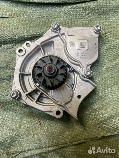 Водяная помпа 06K121009A