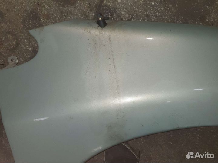 Крыло переднее правое Крайслер Вояджер 3