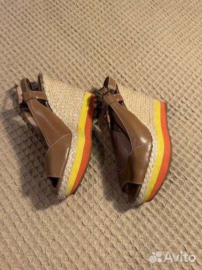 Босоножки женские