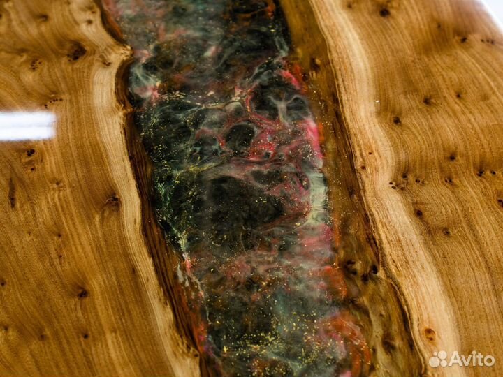 Стол Космос из массива и смолы