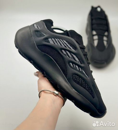 Кроссовки Adidas Yeezy Boost 700