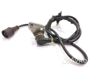 Датчик ABS передний