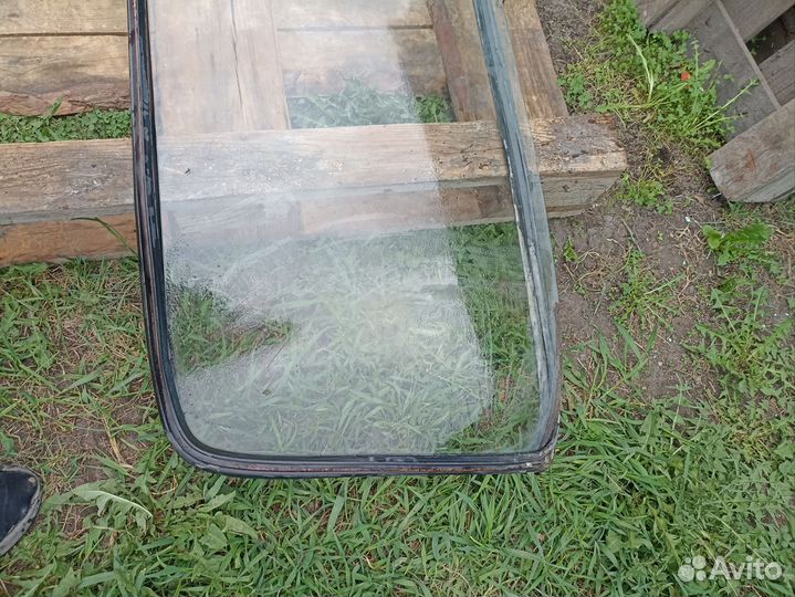 Заднее стекло