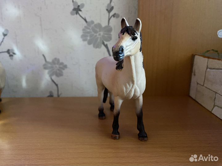 Лошадь schleich мустанг
