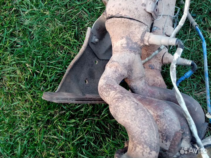 Кронштейн выходного коллектора форд фокус 2