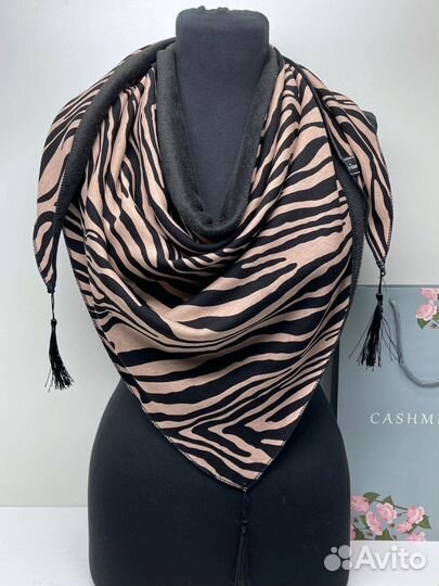 Платок теплый с кисточками