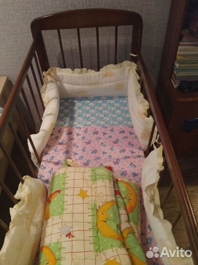 Детская кровать с маятником