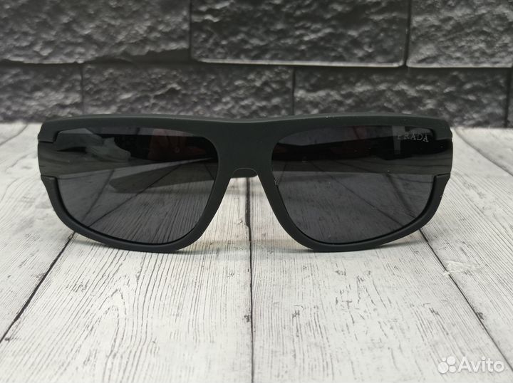 Очки солнцезащитные Prada мужские