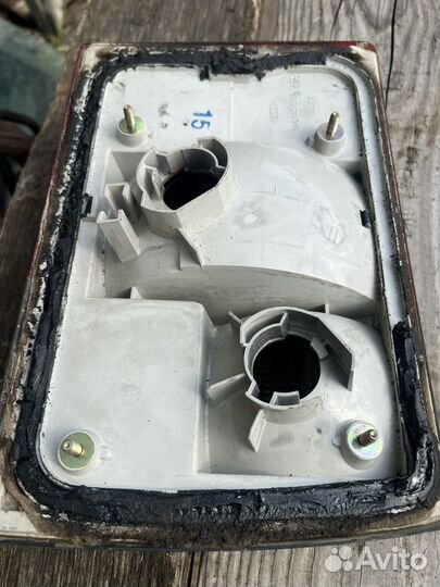 Левый фонарь в крышку багажника Audi 80 B4 седан