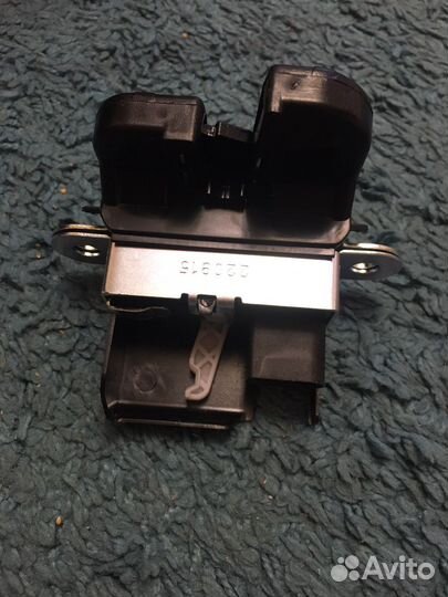 Замок задней крышки багажника VW Golf Mk5,Mk6