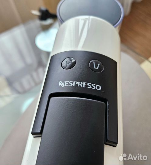 Капсульная кофемашина delonghi