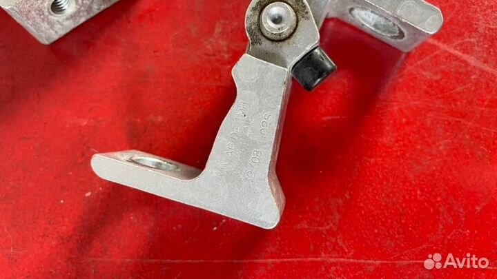 Петли дверные комплект задние левые Audi A4 B8 1.8