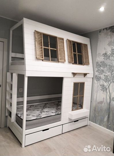 Детская кровать из дерева