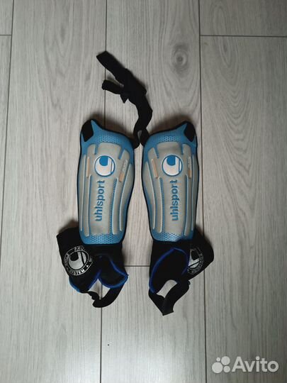 Щитки футбольные