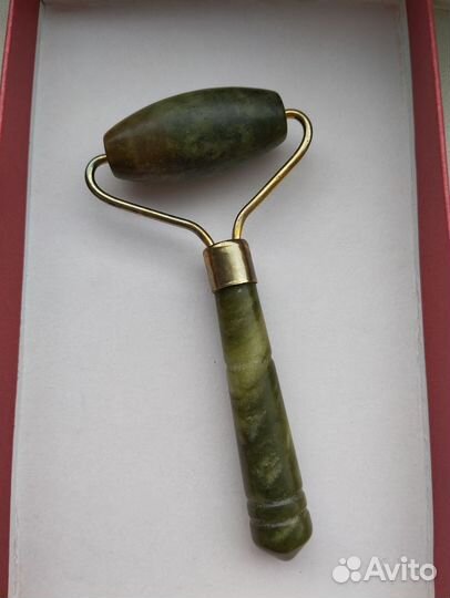 Нефритовый массажер ролик
