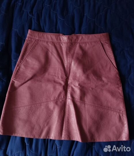 Розовая кожаная юбка