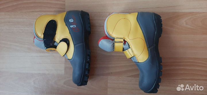 Лыжные ботинки