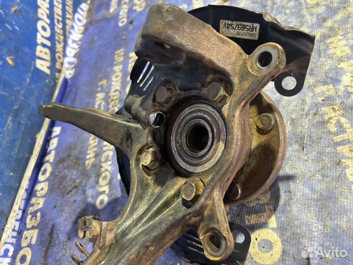 Передний левый поворотный кулак Mitsubishi Galant