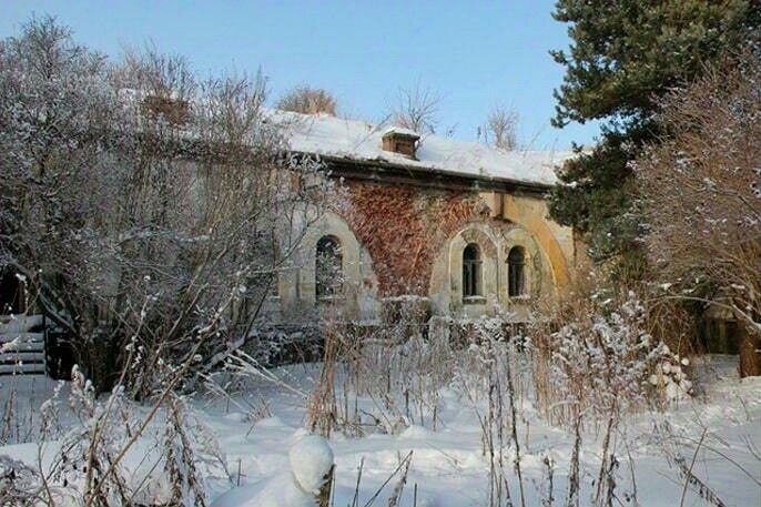 Здание, 13000 м²