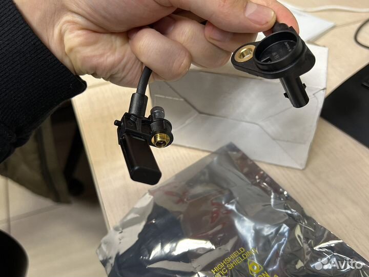 Датчик положения коленвала N55 новый