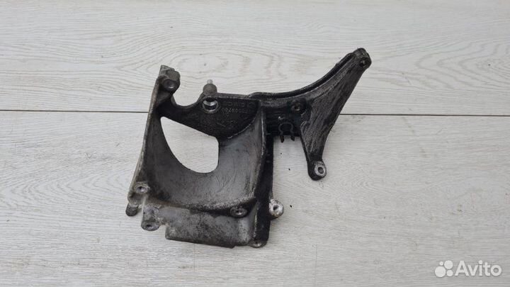 Кронштейн топливного фильтра Peugeot 3008 1 DV6C