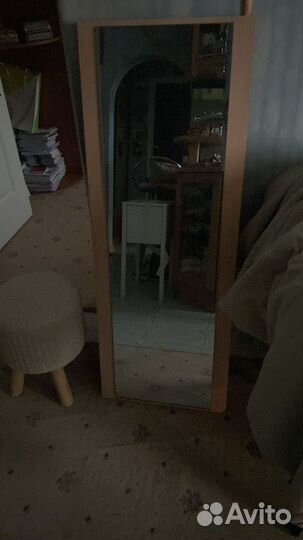 Настенное зеркало