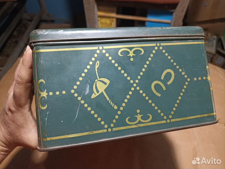 Жестяная коробка из под печенья дореволюционная