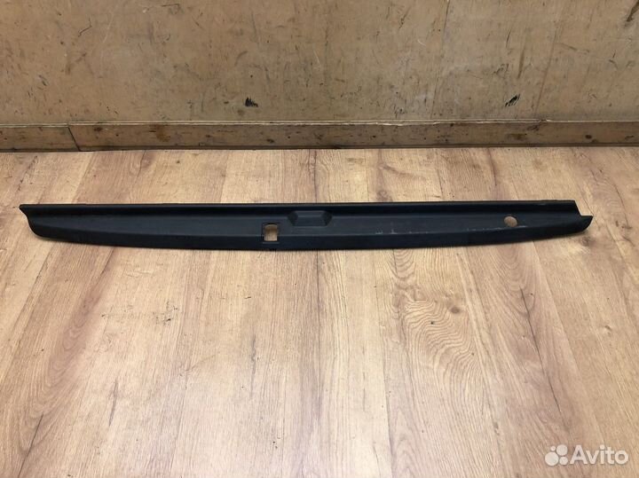 Накладка заднего бампера Toyota Land Cruiser (120)