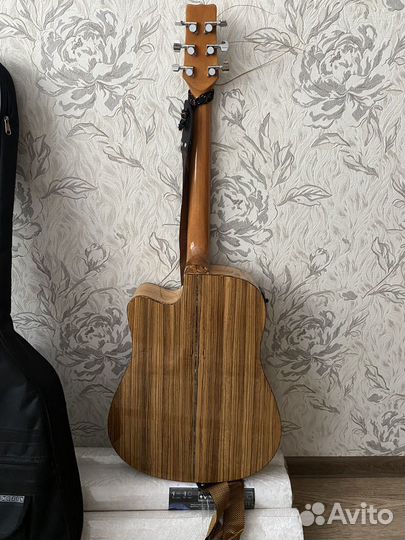 Электроакустическая гитара martinez