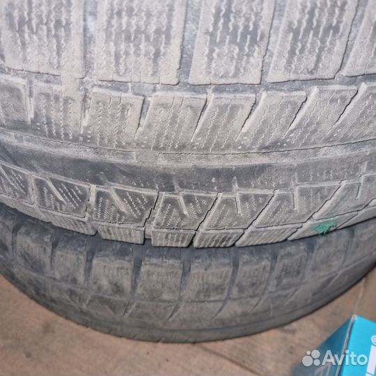 Bridgestone Blizzak Revo GZ 215/55 R17