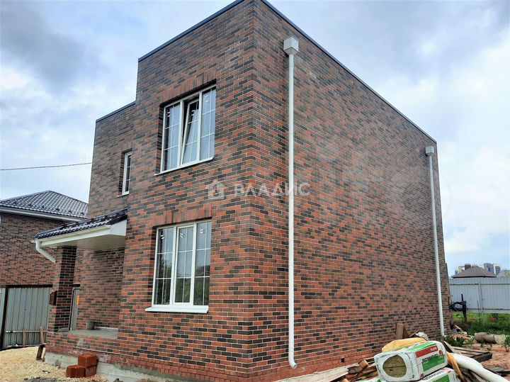 Дом 185 м² на участке 4 сот.