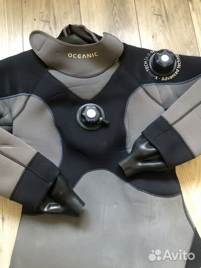 Сухой гидрокостюм для дайвинга